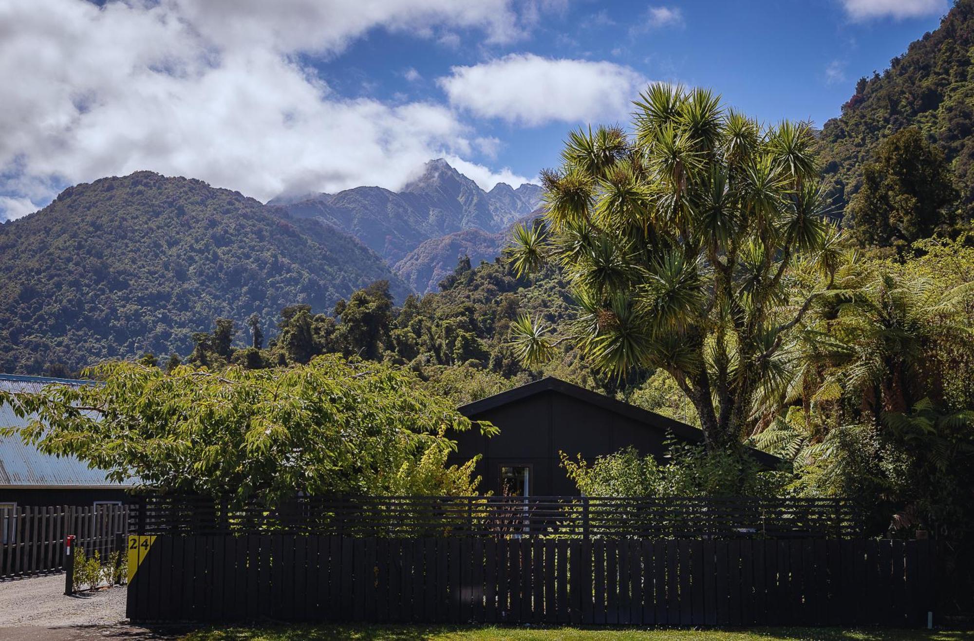 Two Four Cron Franz Josef Villa ภายนอก รูปภาพ